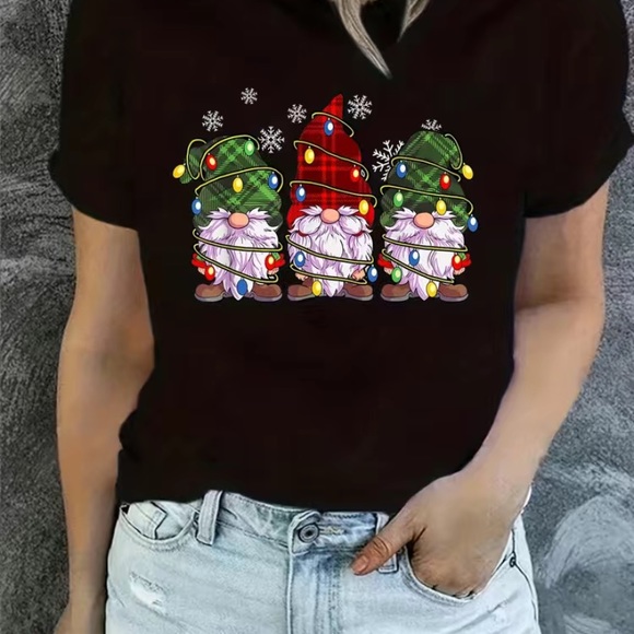 Woman’s XL Gnome Christmas Black Printed Short Sleeve Tee - NWT - Picture 1 of 3